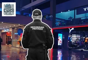 Tres guardias de seguridad de un centro comercial en Nuevo León fueron detenidos después de rociar gas pimienta a un perrito que entro a la plaza para escapar del calor.